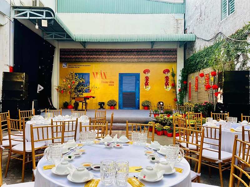 Tổ chức và trang trí tiệc tất niên cuối năm