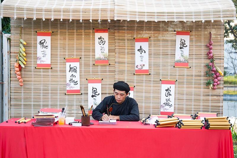 Trang trí Tết với ông đồ thư pháp