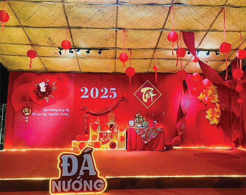 Trang trí tiểu cảnh Tết cho nhà hàng Đá Nướng