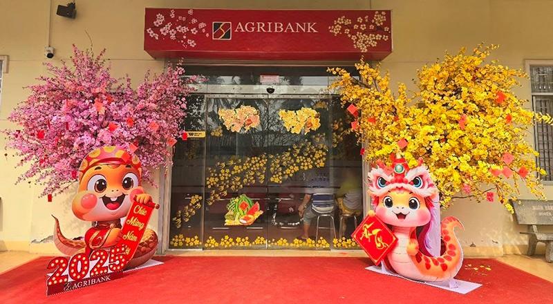 Trang trí Tết Concept Tết bằng decal dán kính