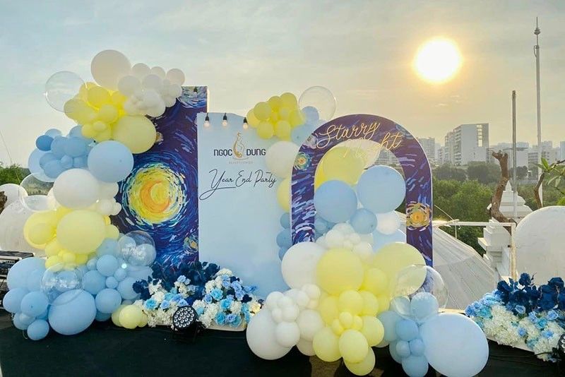 Backdrop tất niên ngoài trời