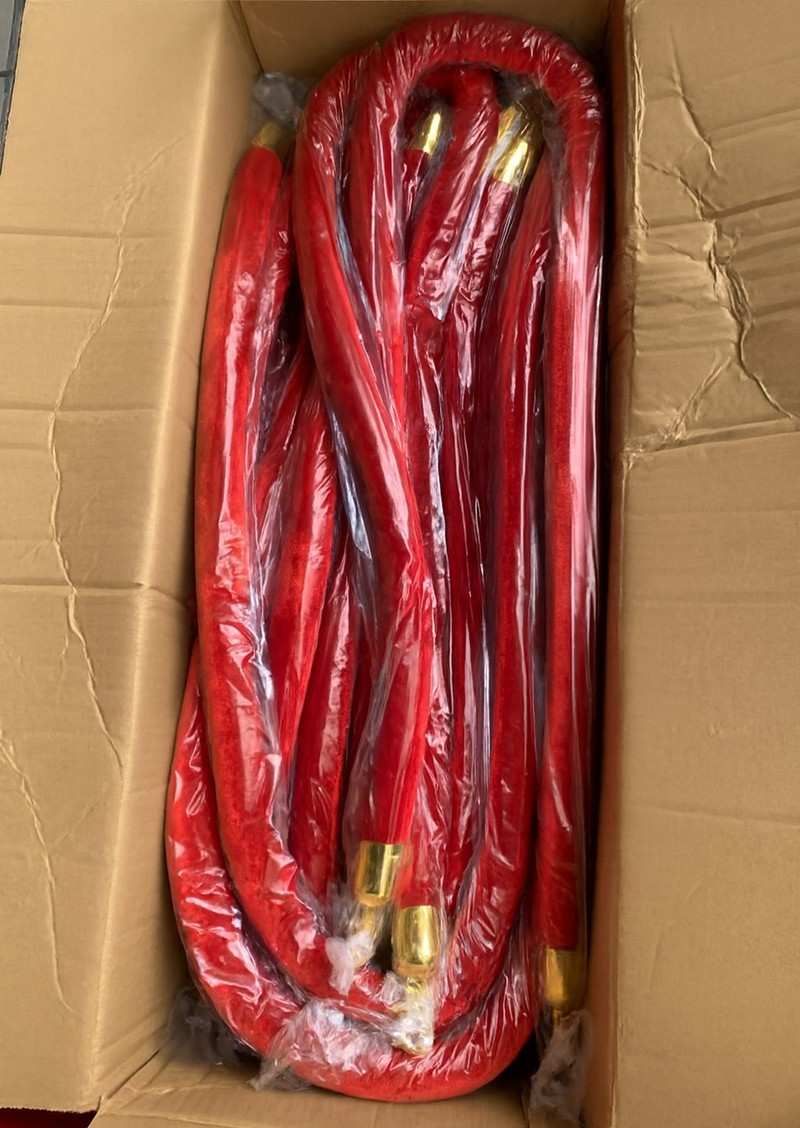 Dây nhung đỏ, inox màu vàng cho cột chắn