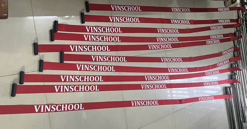 dây kéo trụ barier trong trường học Vin School