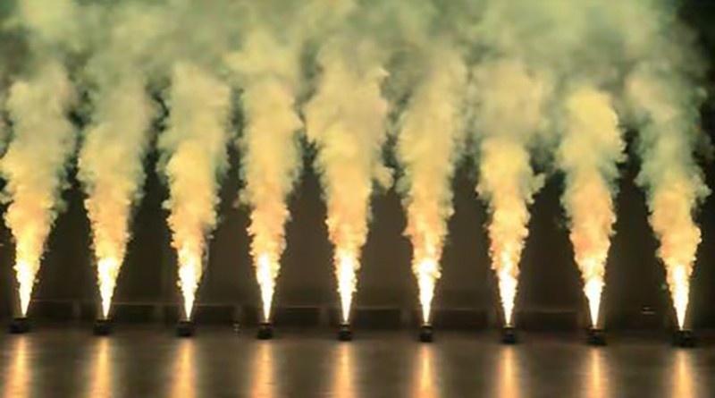 Máy phun khói theo hướng thẳng đứng