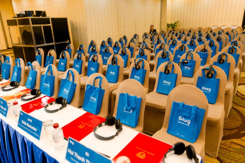 Tai nghe phiên dịch