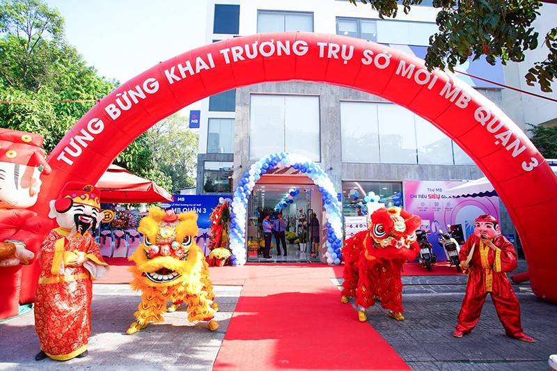 Hoạt động múa lân sôi nổi ở sự kiện khai trương