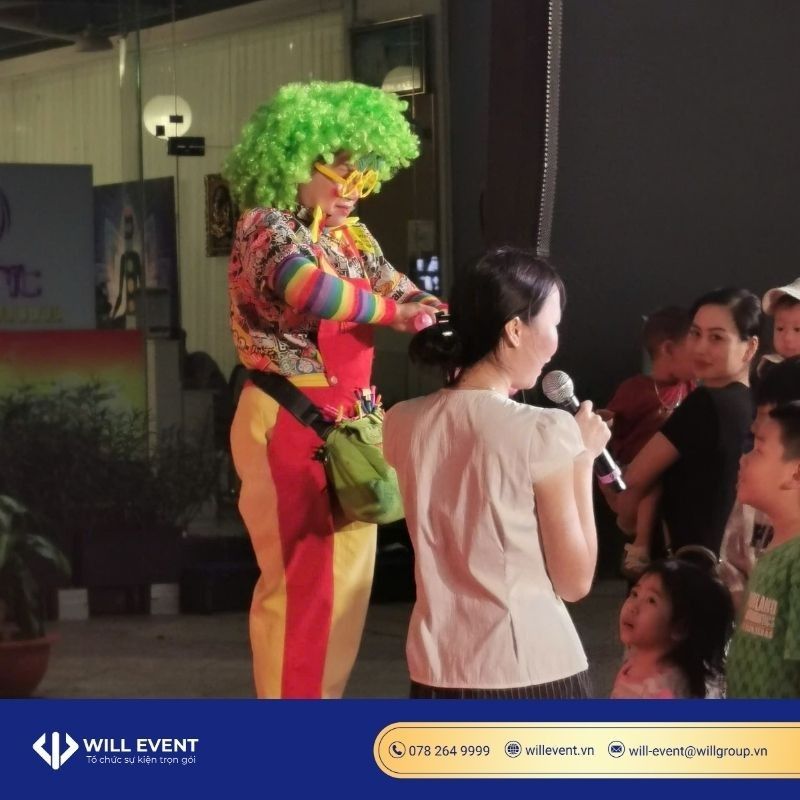 Chú hề bóng bóng