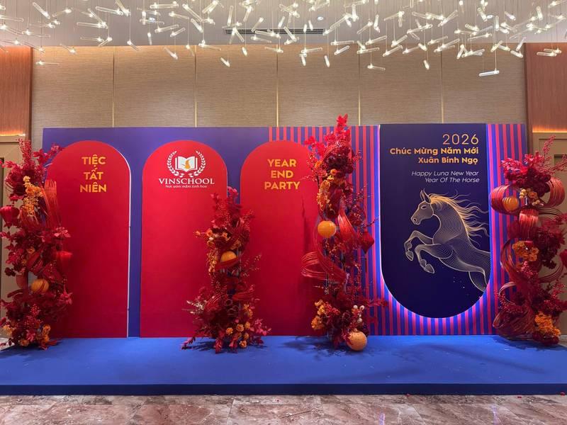 Cho thuê đèn chiếu backdrop sự kiện giá rẻ HCM trang trí tiệc tất niên và year end party.