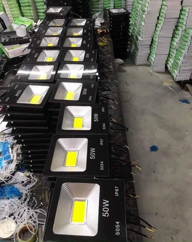 Cho thuê đèn chiếu backdrop 50W chất lượng cao, giá rẻ tại HCM.