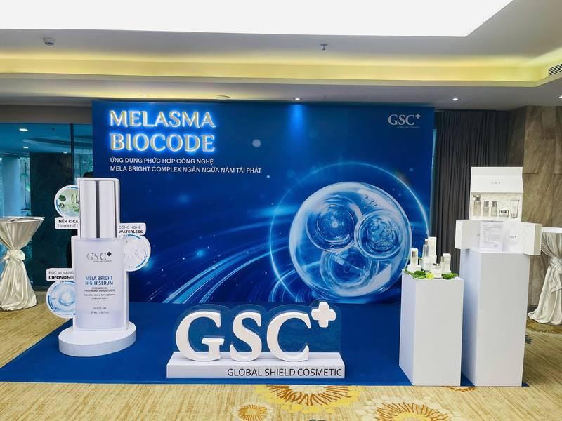 Ảnh cho thuê đèn chiếu backdrop sự kiện giá rẻ HCM trang trí gian hàng mỹ phẩm.