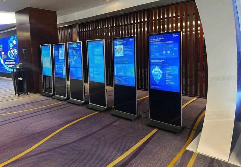 Cho thuê màn hình quảng cáo chân đứng giá rẻ HCM tại sự kiện với nhiều màn hình chân đứng hiện đại.