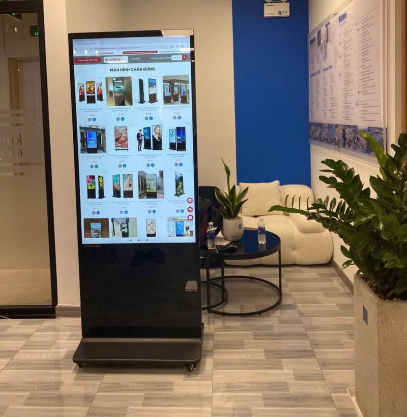 Màn hình quảng cáo chân đứng hiện đại cho thuê màn hình quảng cáo chân đứng giá rẻ HCM.