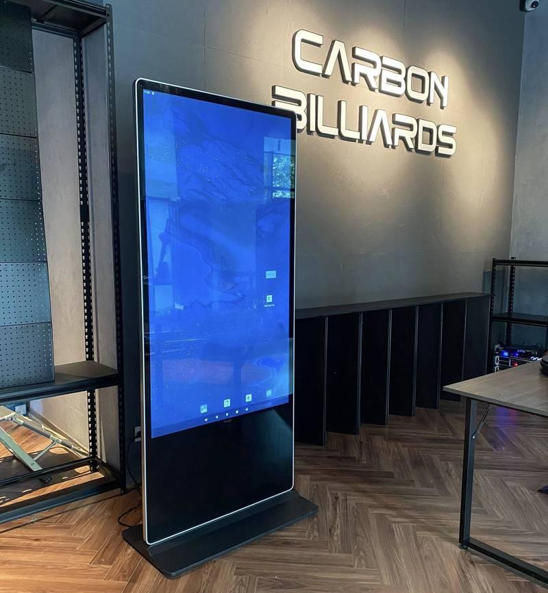 Cho thuê màn hình quảng cáo chân đứng giá rẻ HCM tại Carbon Billiards hiện đại.