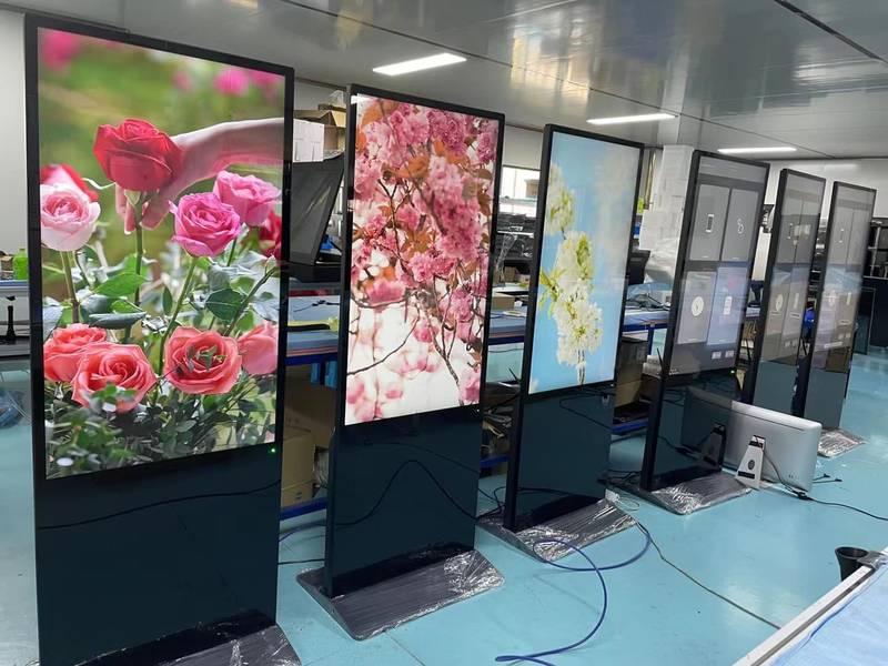 Cho thuê màn hình quảng cáo chân đứng giá rẻ HCM với hình ảnh sắc nét và chân đế vững chắc.