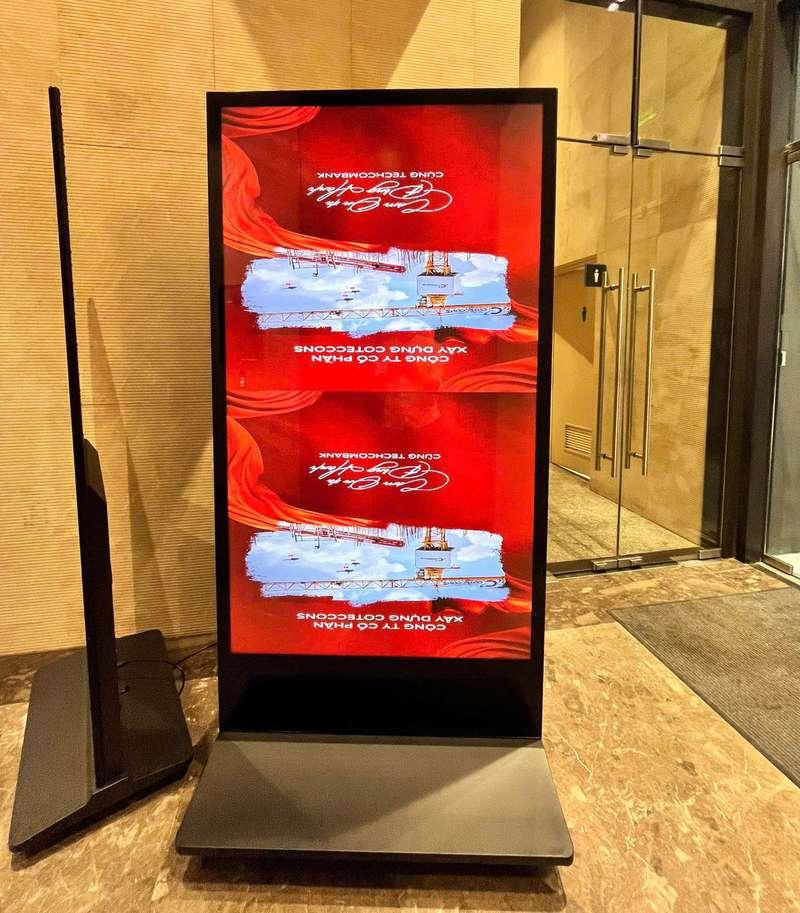 Cho thuê màn hình quảng cáo chân đứng giá rẻ HCM với thiết kế hiện đại, sắc nét.