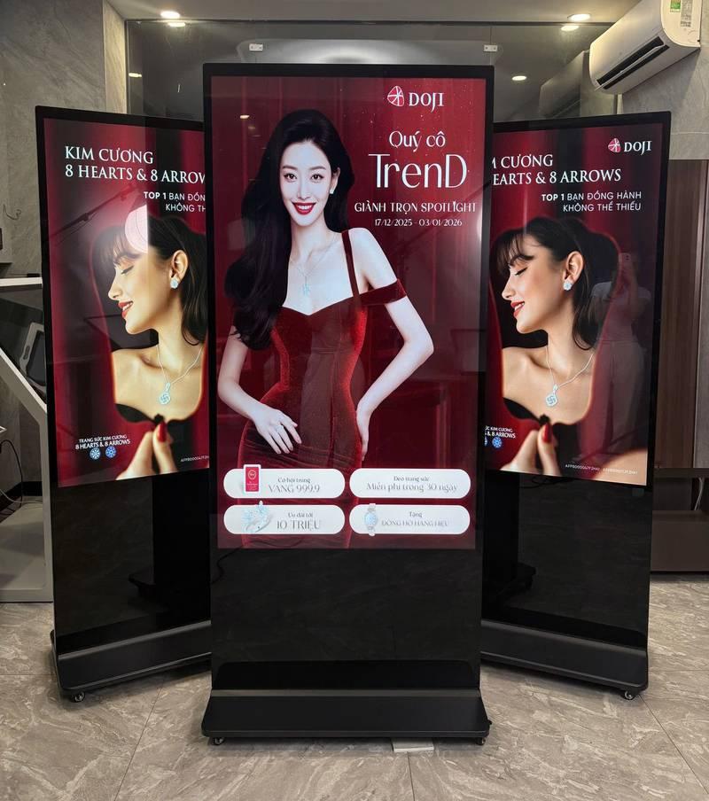 Cho thuê màn hình quảng cáo chân đứng giá rẻ HCM với hình ảnh sắc nét và thiết kế hiện đại.