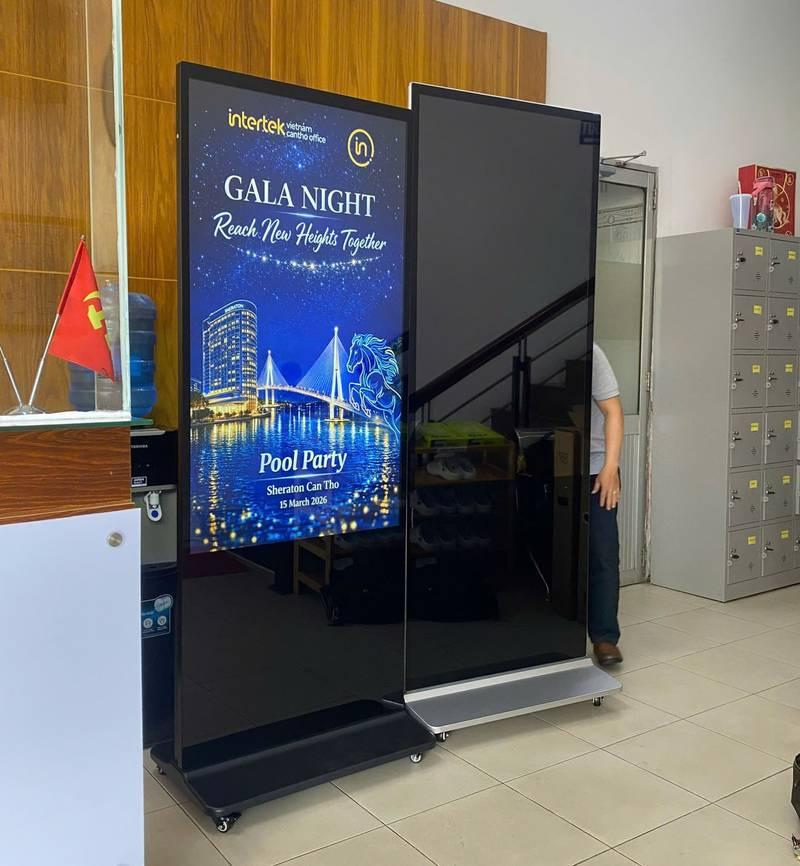 Cho thuê màn hình quảng cáo chân đứng đa năng, dịch vụ cho thuê màn hình quảng cáo chân đứng giá rẻ HCM.