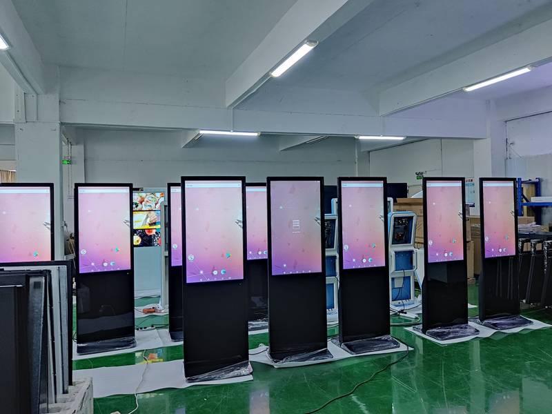 Cho thuê màn hình quảng cáo chân đứng giá rẻ HCM với nhiều mẫu hiện đại và sắc nét.