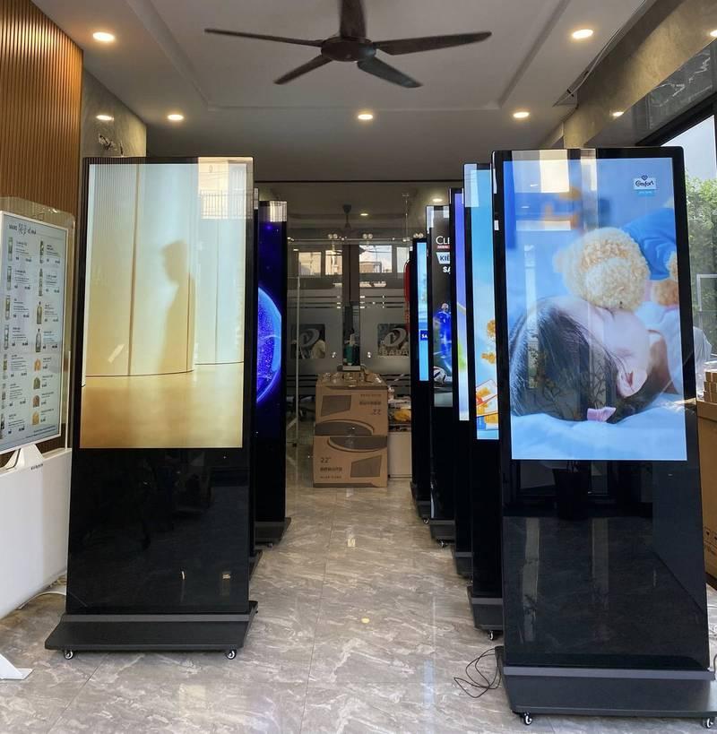 Cho thuê màn hình quảng cáo chân đứng giá rẻ HCM với thiết kế hiện đại và sắc nét.