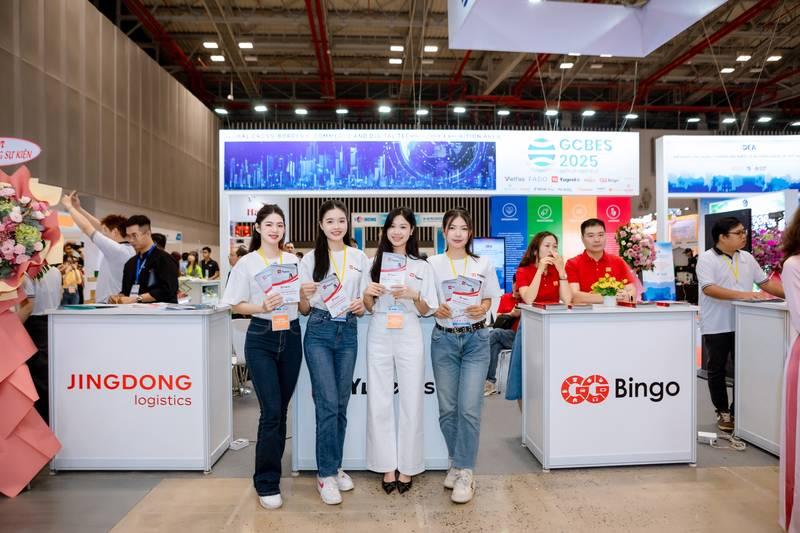 Cho thuê PG sự kiện chuyên nghiệp tại HCM với đội ngũ PG trẻ trung và nhiệt huyết.