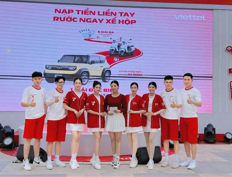 Cho thuê PG sự kiện theo giờ chuyên nghiệp HCM với đội ngũ trẻ trung và thân thiện.