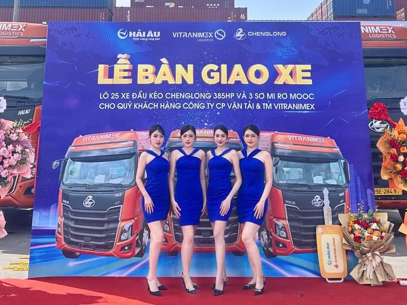 Cho thuê PG sự kiện theo giờ chuyên nghiệp HCM tại lễ bàn giao xe tải Vitranimex.