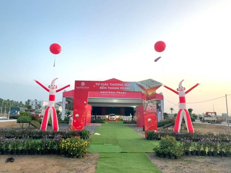 Cho thuê rối hơi khai trương vẫy tay đón khách giá rẻ HCM tại sự kiện Western Pearl.