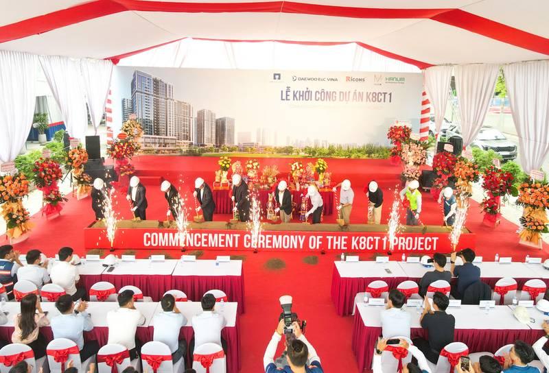 Ảnh lễ khởi công xây dựng trọn gói chuyên nghiệp với nghi thức khởi công dự án K8CT1 tại sân khấu trang trọng.