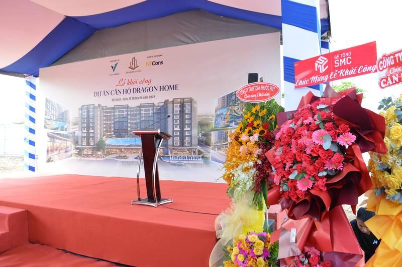 Lễ khởi công xây dựng trọn gói chuyên nghiệp với sân khấu và hoa tươi tại dự án căn hộ Dragon Home.