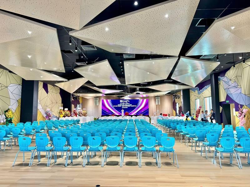 Lễ khởi công xây dựng trọn gói chuyên nghiệp với hội trường hiện đại chuẩn bị sẵn sàng.