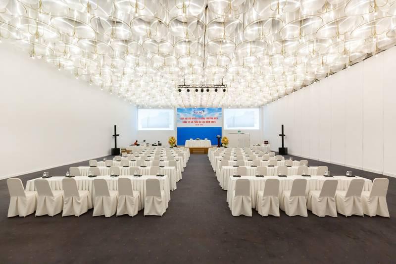 Phòng họp sang trọng chuẩn bị cho tổ chức đại hội cổ đông chuyên nghiệp trọn gói HCM.