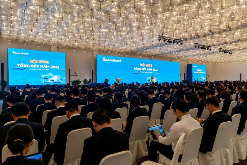 ALT: Tổ chức đại hội cổ đông chuyên nghiệp trọn gói HCM với hội nghị tổng kết năm 2023 tại phòng hội trường sang trọng.