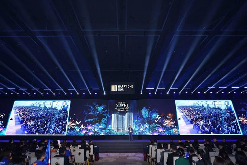 Tổ chức sự kiện ra mắt dự án bất động sản với dàn sân khấu hoành tráng tại HCM.