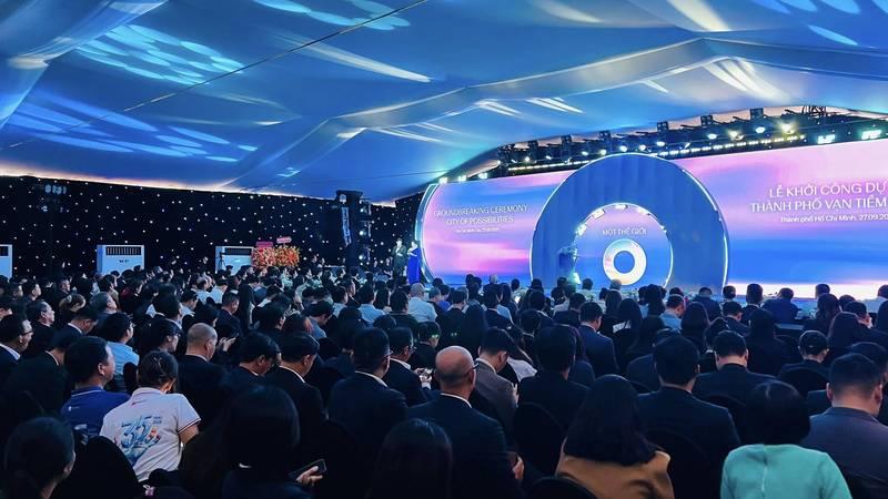 Hình ảnh tổ chức sự kiện ra mắt dự án bất động sản trọn gói tại HCM với đông đảo khách mời tham dự.