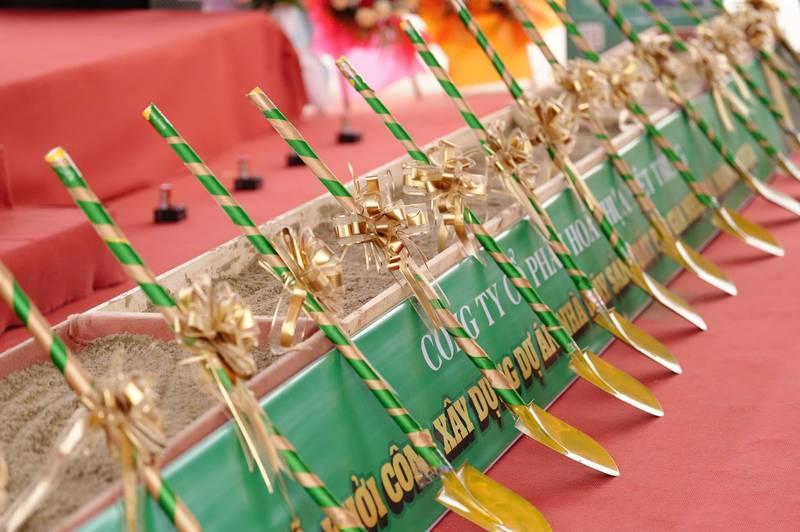 Bộ xẻng mạ vàng trong lễ khởi công động thổ