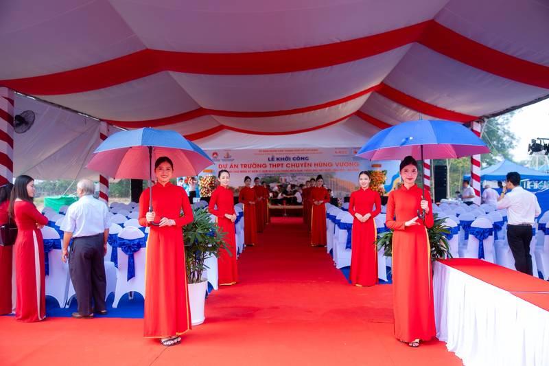 Các lễ tân tại lễ khởi công động thổ