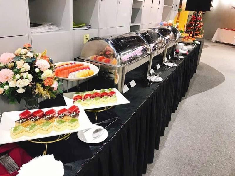 Cho thuê khăn trải bàn sự kiện trang trí bàn buffet sang trọng, bọc ghế sự kiện giá rẻ phù hợp.