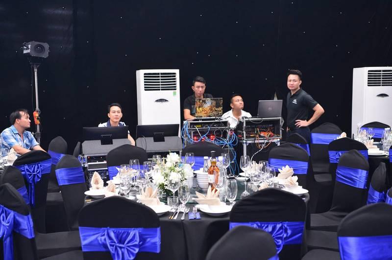 Cho thuê máy lạnh sự kiện công suất lớn setup nhanh trong không gian tiệc sang trọng.