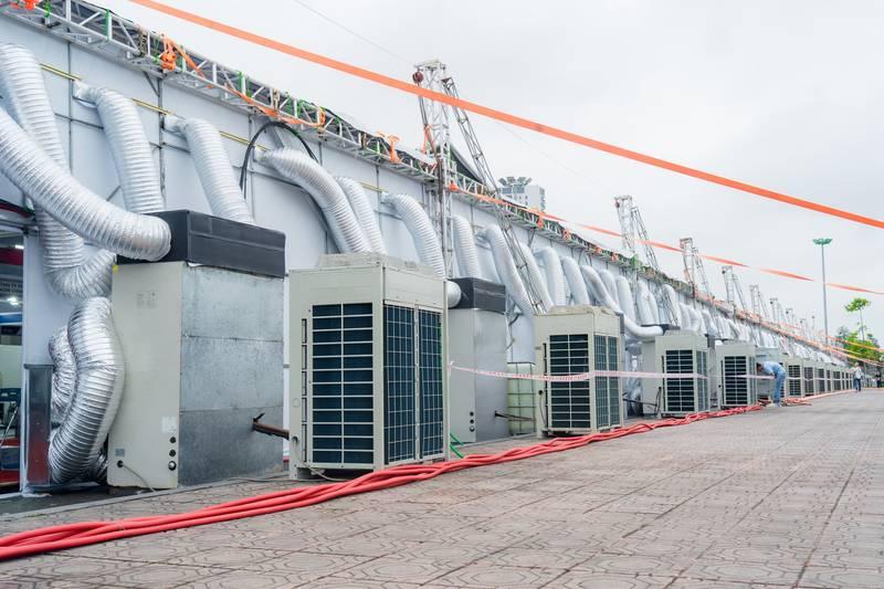 Cho thuê máy lạnh sự kiện công suất lớn với hệ thống ống dẫn và setup nhanh tại sự kiện ngoài trời.
