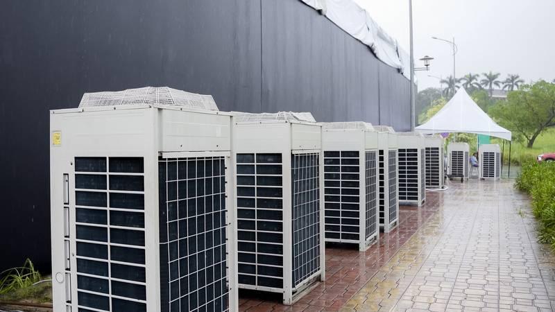 Dàn máy lạnh công suất lớn cho thuê máy lạnh sự kiện setup nhanh, phù hợp mọi không gian.