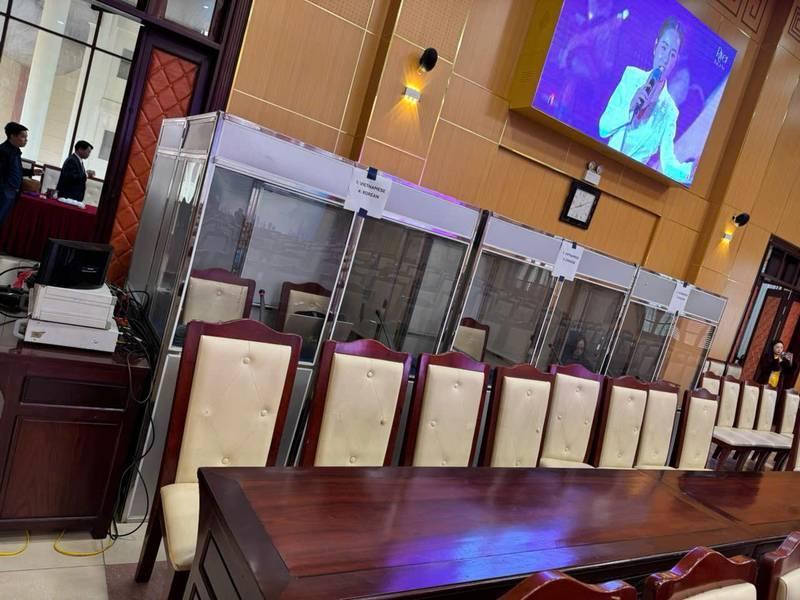 Cho thuê thiết bị phiên dịch trọn gói với cabin phiên dịch hiện đại cho hội thảo, hội nghị trọn gói.