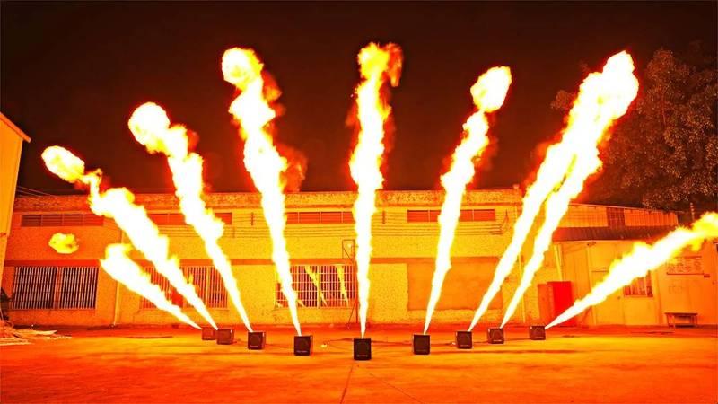 Hiệu ứng sân khấu sự kiện phun lửa tạo điểm nhấn ấn tượng trong top hiệu ứng sân khấu sự kiện