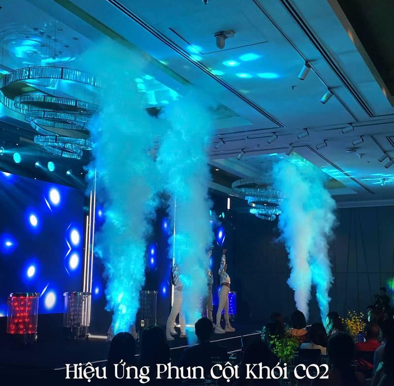 Hiệu ứng sân khấu sự kiện với phun cột khói CO2 tạo điểm nhấn ấn tượng
