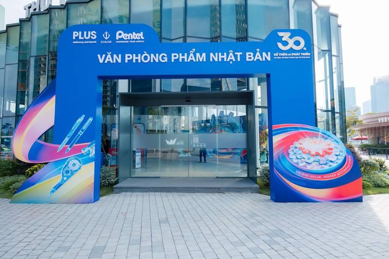 Thi công cổng chào sự kiện văn phòng phẩm Nhật Bản kèm booth sự kiện siêu thị trọn gói.