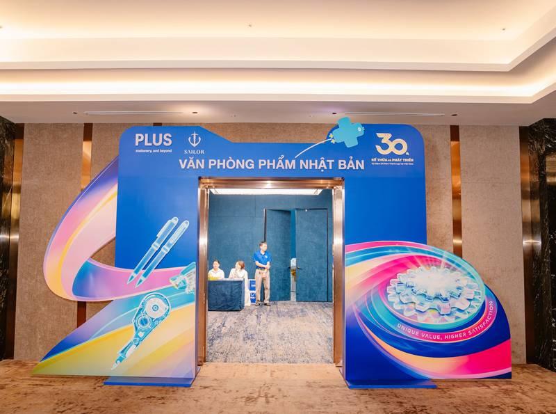 Thi công cổng chào sự kiện văn phòng phẩm Nhật Bản với booth sự kiện siêu thị trọn gói.