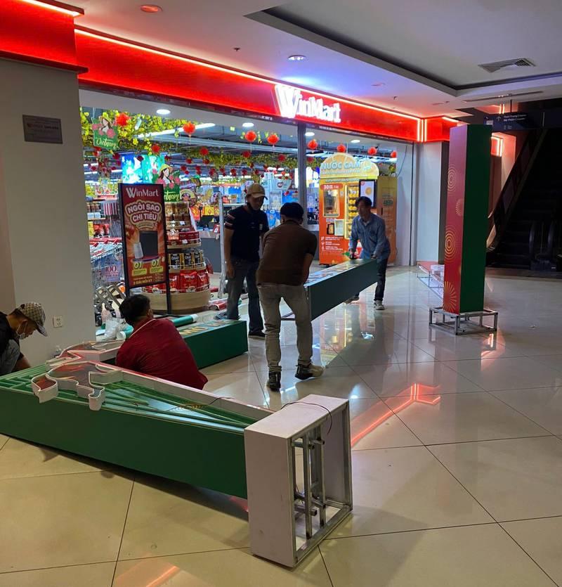 Thi công cổng chào sự kiện và booth tại siêu thị trọn gói với đội ngũ kỹ thuật tận tâm.