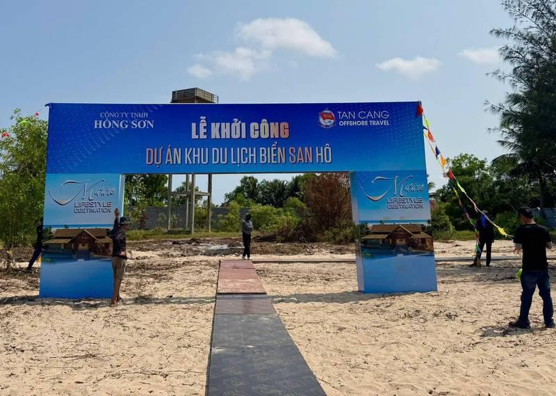 Thi công cổng chào sự kiện khởi công dự án khu du lịch biển San Hô liên quan thi công cổng chào booth sự kiện siêu thị trọn gói.