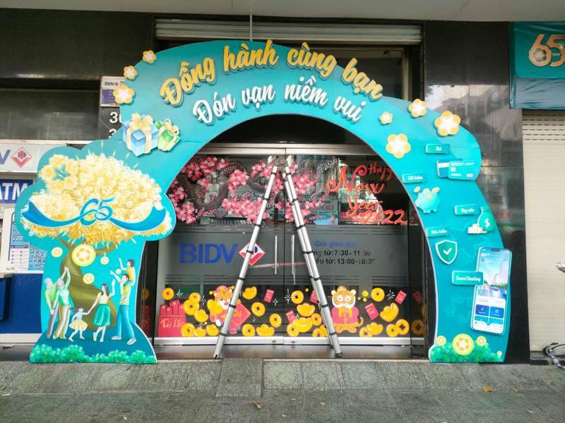 Thi công cổng chào sự kiện booth sự kiện siêu thị trọn gói với thiết kế màu xanh tươi sáng đón khách.