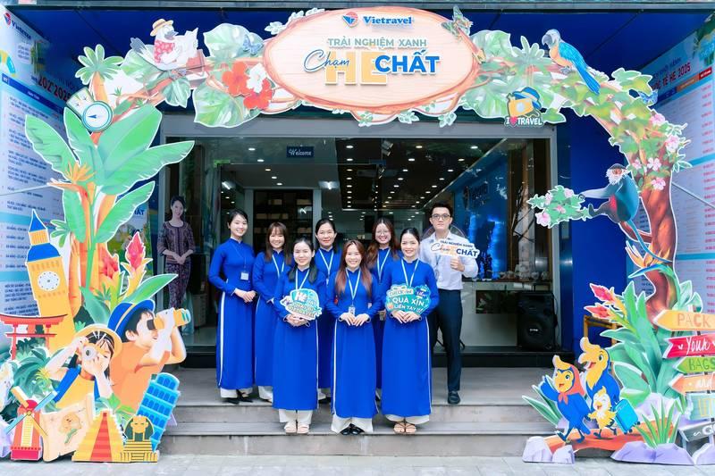Thi công cổng chào sự kiện booth trải nghiệm xanh Chạm Hi Chất tại siêu thị trọn gói.