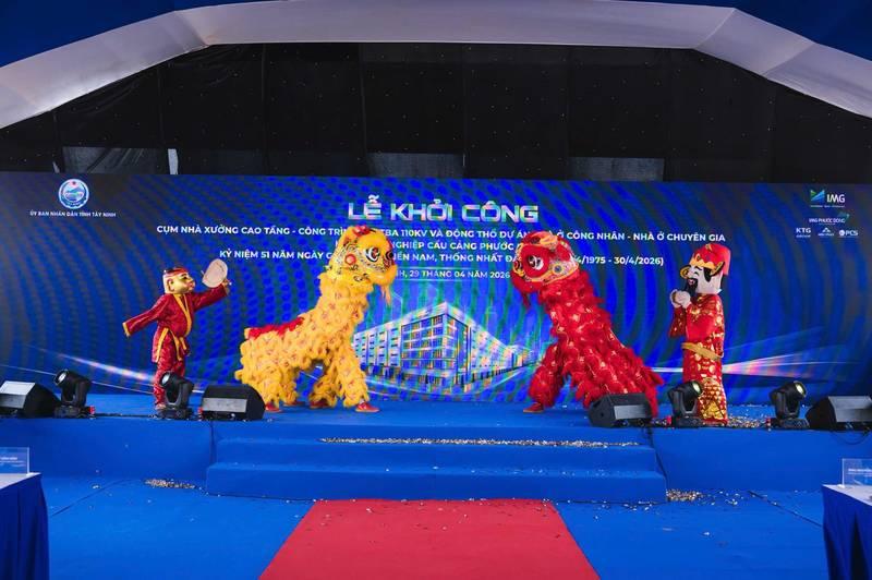 Tổ chức lễ khởi công và lễ động thổ trọn gói với màn múa lân truyền thống trên sân khấu.